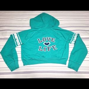 Crop sweatshirt. Teal/navy/white "Love Life." No Boundaries XL